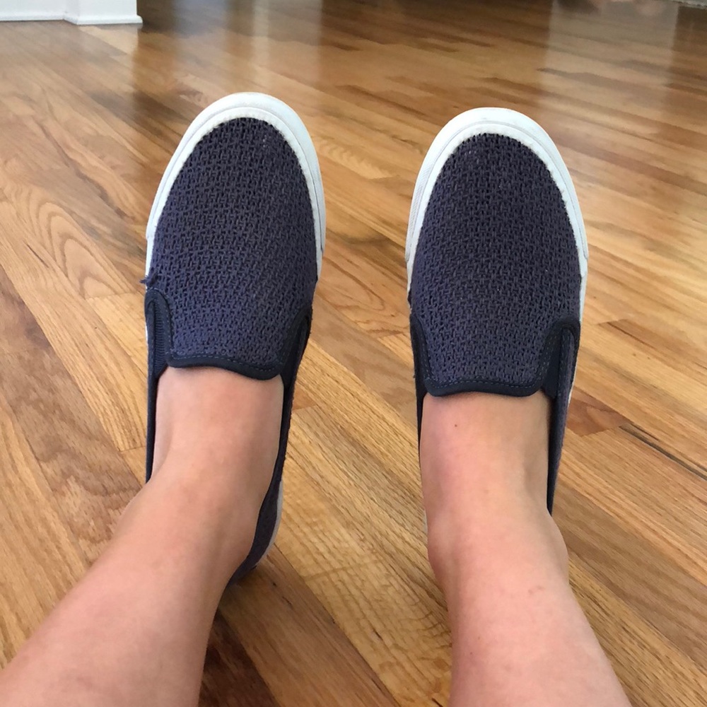 Sperry slip on shoes